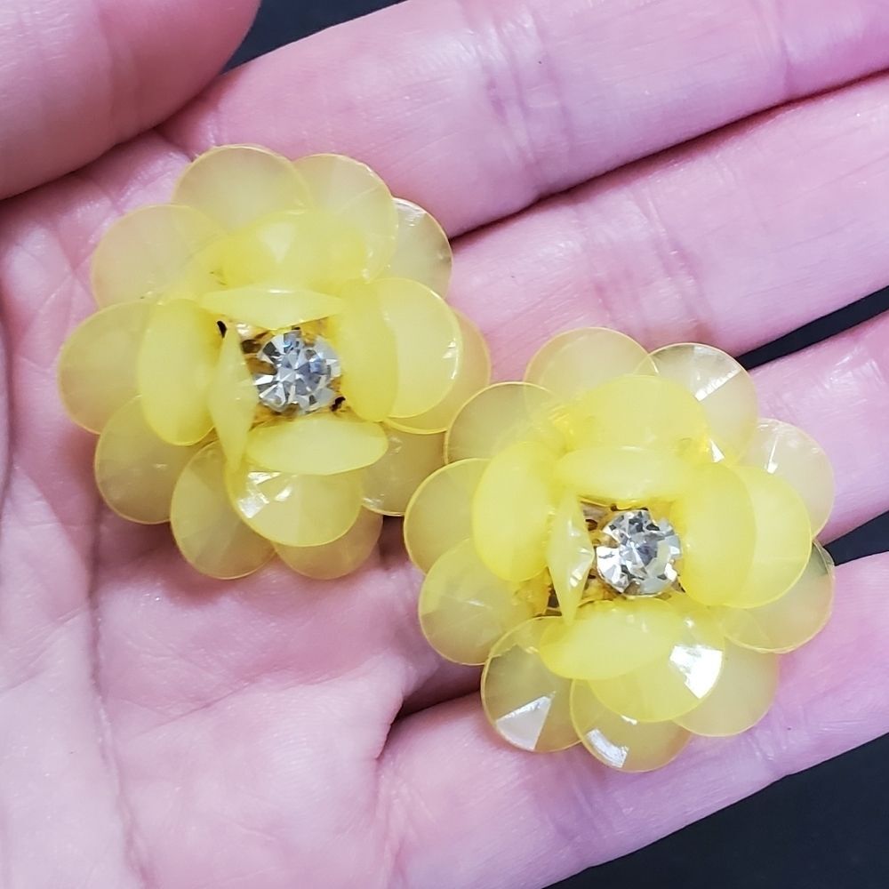 Gold tone yellow beaded flower earrings